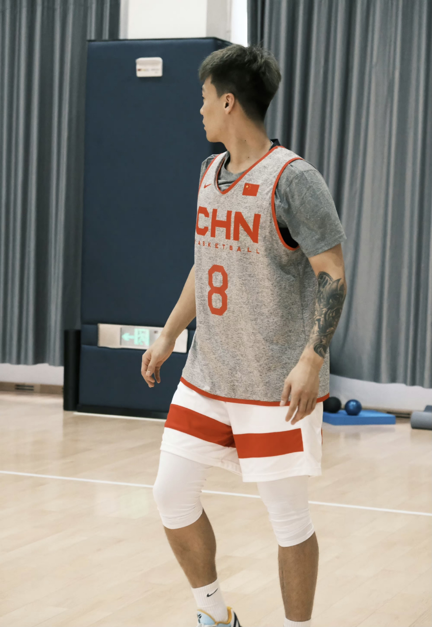 包含山东男篮训练开放日，冲刺阶段豪取连胜引欢呼，西甲在即，球探报告显示潜力的词条