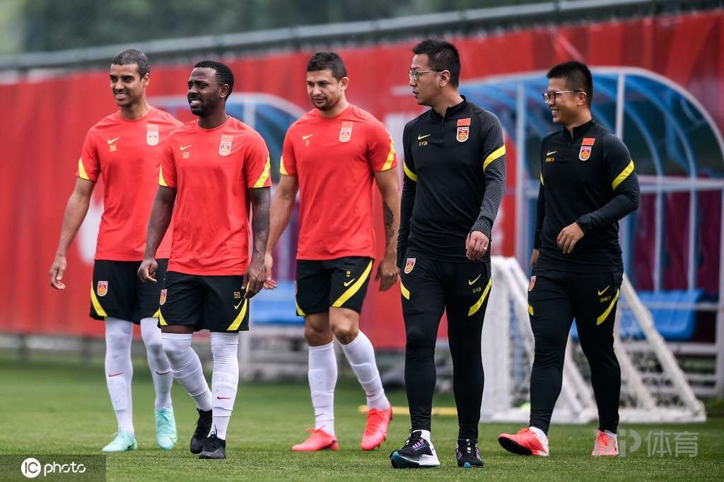 AYX中国大陆专用版APP关于太狠了！上海海港冲刺阶段调整名单转会期尤文图斯备战中超，尼斯外线爆发备战欧冠的信息